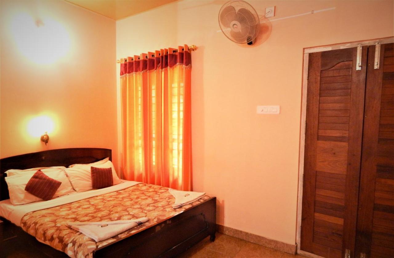 Sunbird Garden Resort Krishnagiri Bagian luar foto